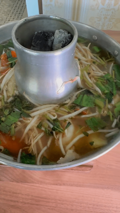 Fish & Shrimp Tamarind Soup.Branzino or Fish Head—Canh Chua Me Đồ Biển.Like home, with a little .mp4
