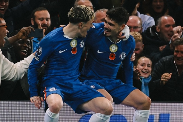 Garnacho tỏa sáng, Chelsea chiếm ngôi nhì bảng