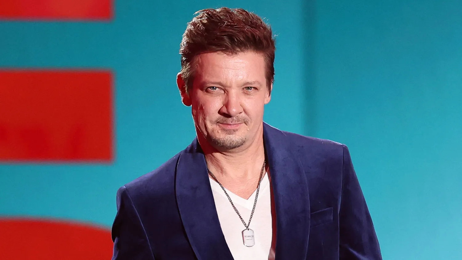 jeremy renner peoples choice awards.webp