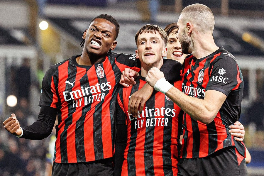 Modric bất lực nhìn Milan đánh rơi 2 điểm