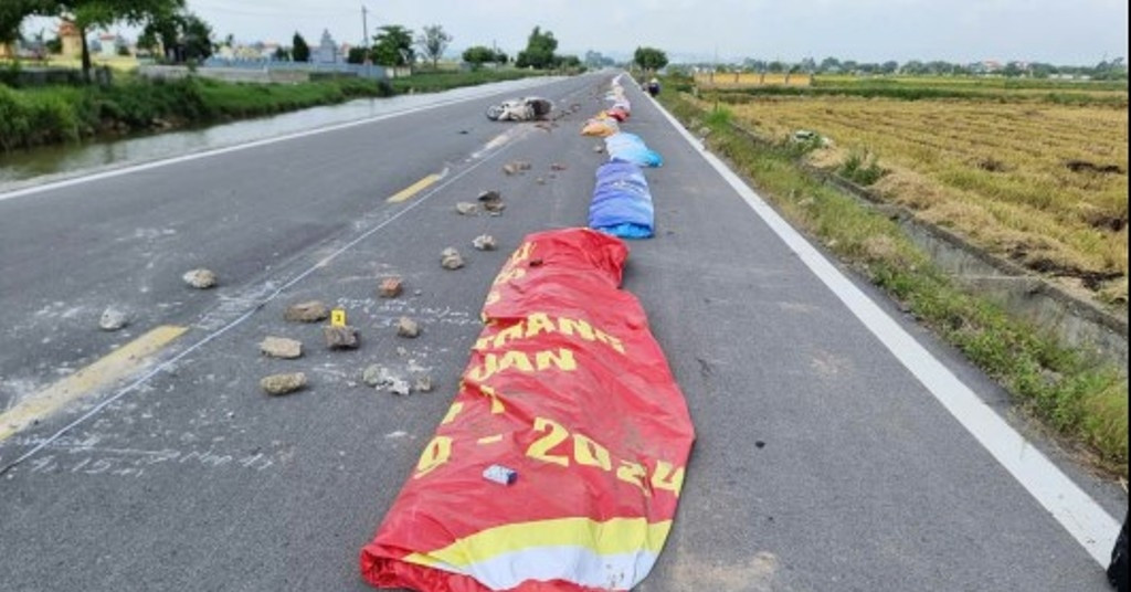 Khởi tố một phụ nữ ở Ninh Bình chặn đường phơi ...