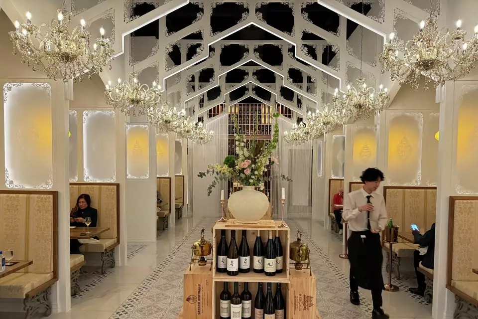 Nhà hàng món Việt ở Mỹ gây sốt, khách tấp nập mỗi cuối tuần