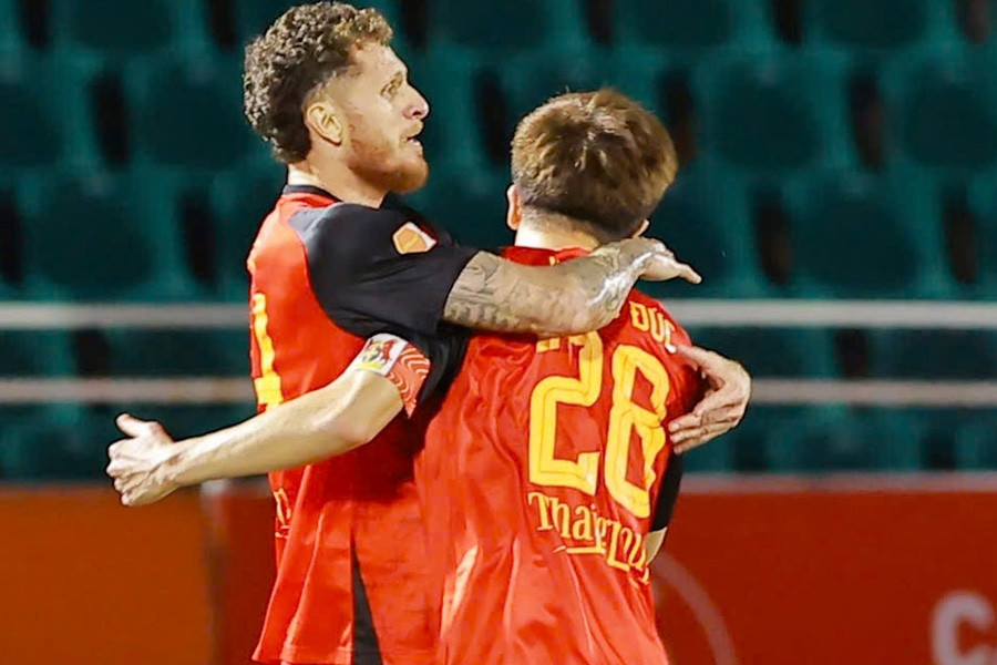 Ninh Bình thắng nghẹt thở CA TP.HCM trong trận cầu 7 bàn thắng