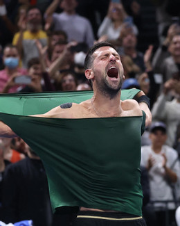 https://static-images.vnncdn.net/vps_images_publish/000001/000003/2025/11/9/novak-djokovic-2-616.jpg