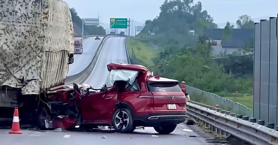 Phanh khẩn cấp không thể cứu mạng tài xế xe 7 c...