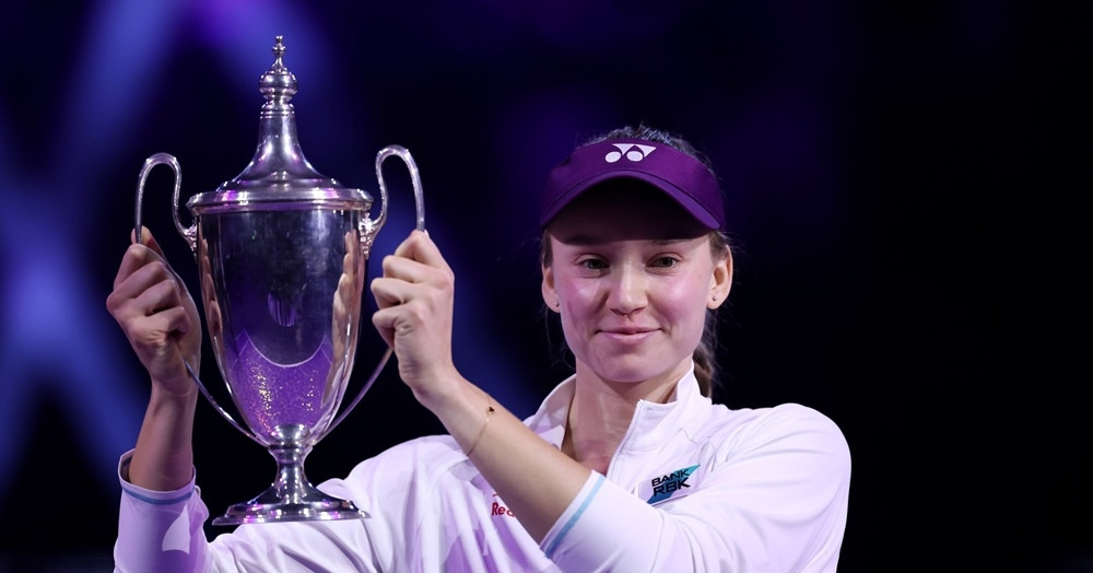 Rybakina đòi nợ Sabalenka, lên ngôi Nữ hoàng WTA Finals