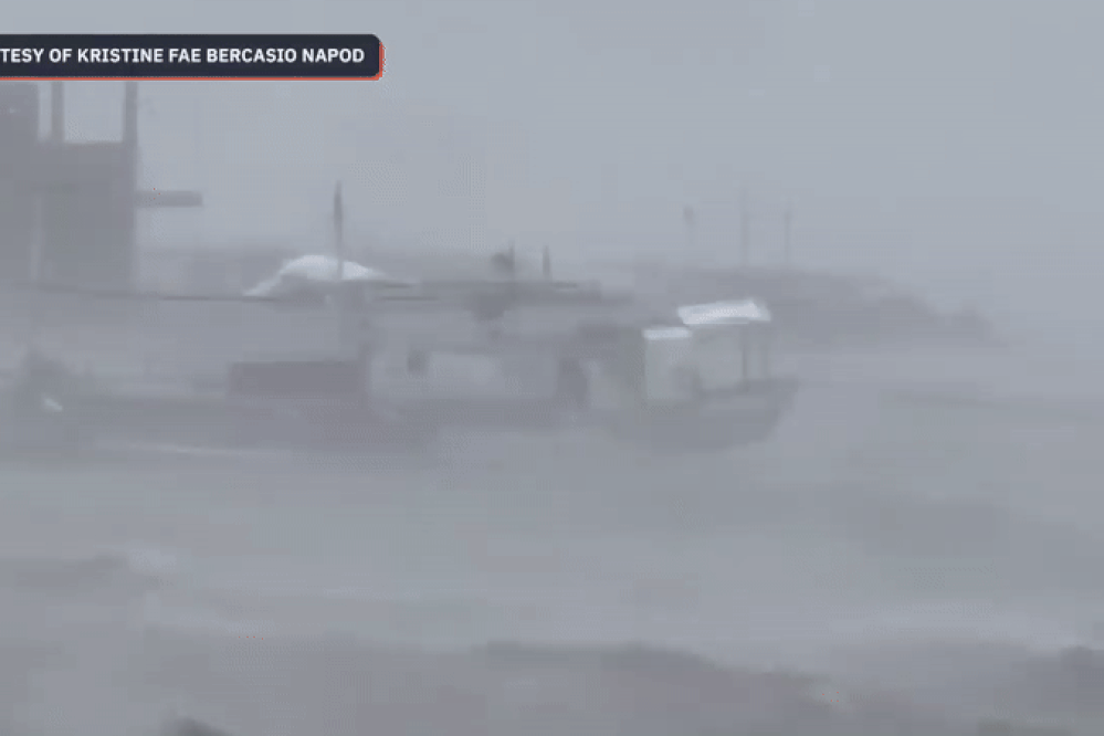 Siêu bão Fung-Wong áp sát đảo Luzon, Philippines ra chỉ đạo khẩn