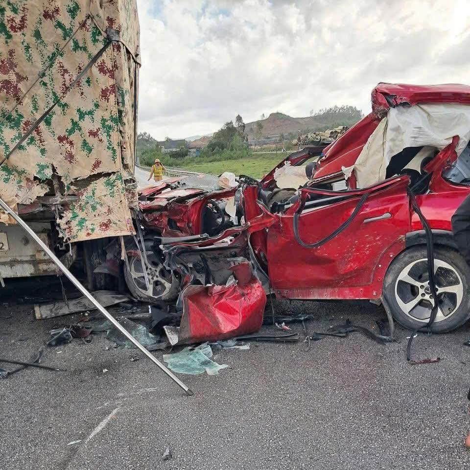 Tai nạn xe VinFast VF 9- cao tốc Bắc Nam