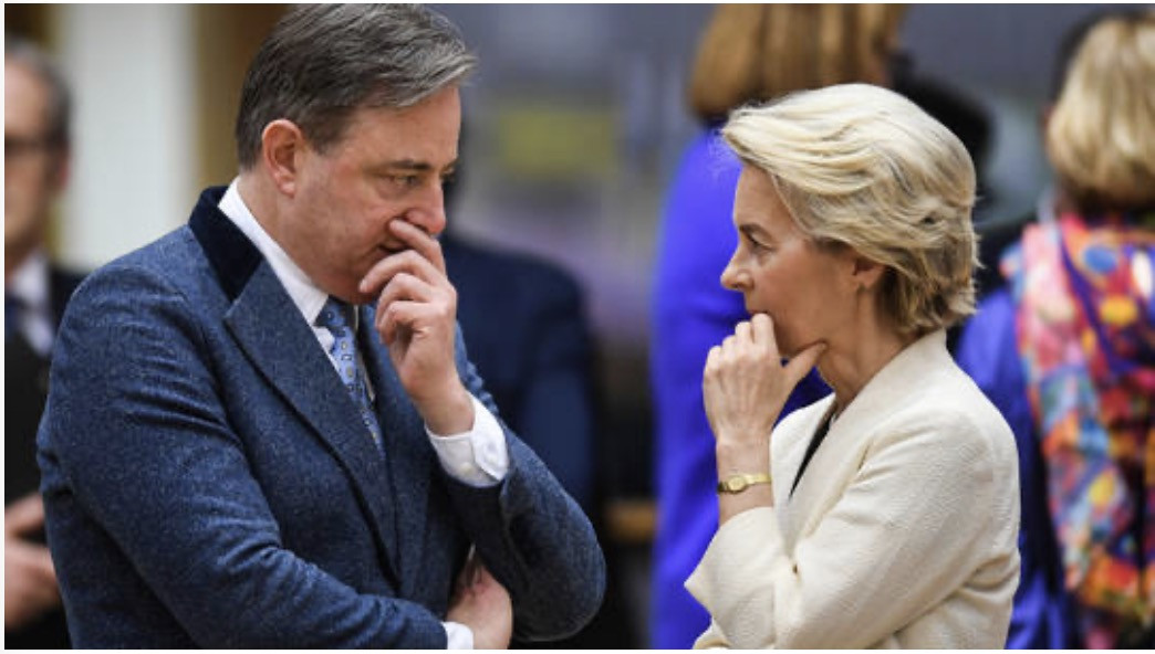 Thủ tướng Bỉ Bart De Wever (trái) và Chủ tịch Ủy ban EU Ursula von der Leyen. Ảnh: Global Look Press