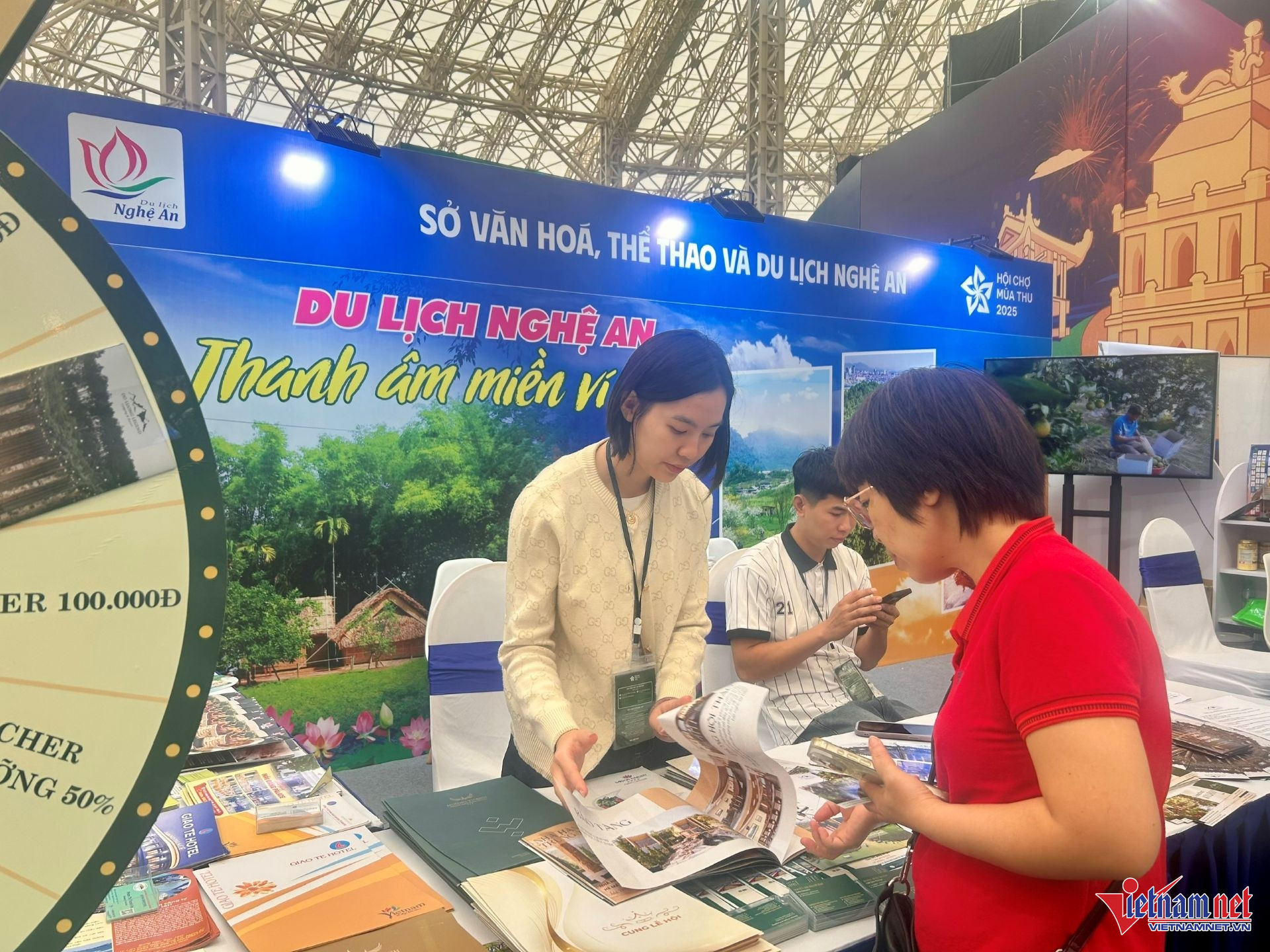 W-36. Phụ nữ với du lịch nông thôn.jpg