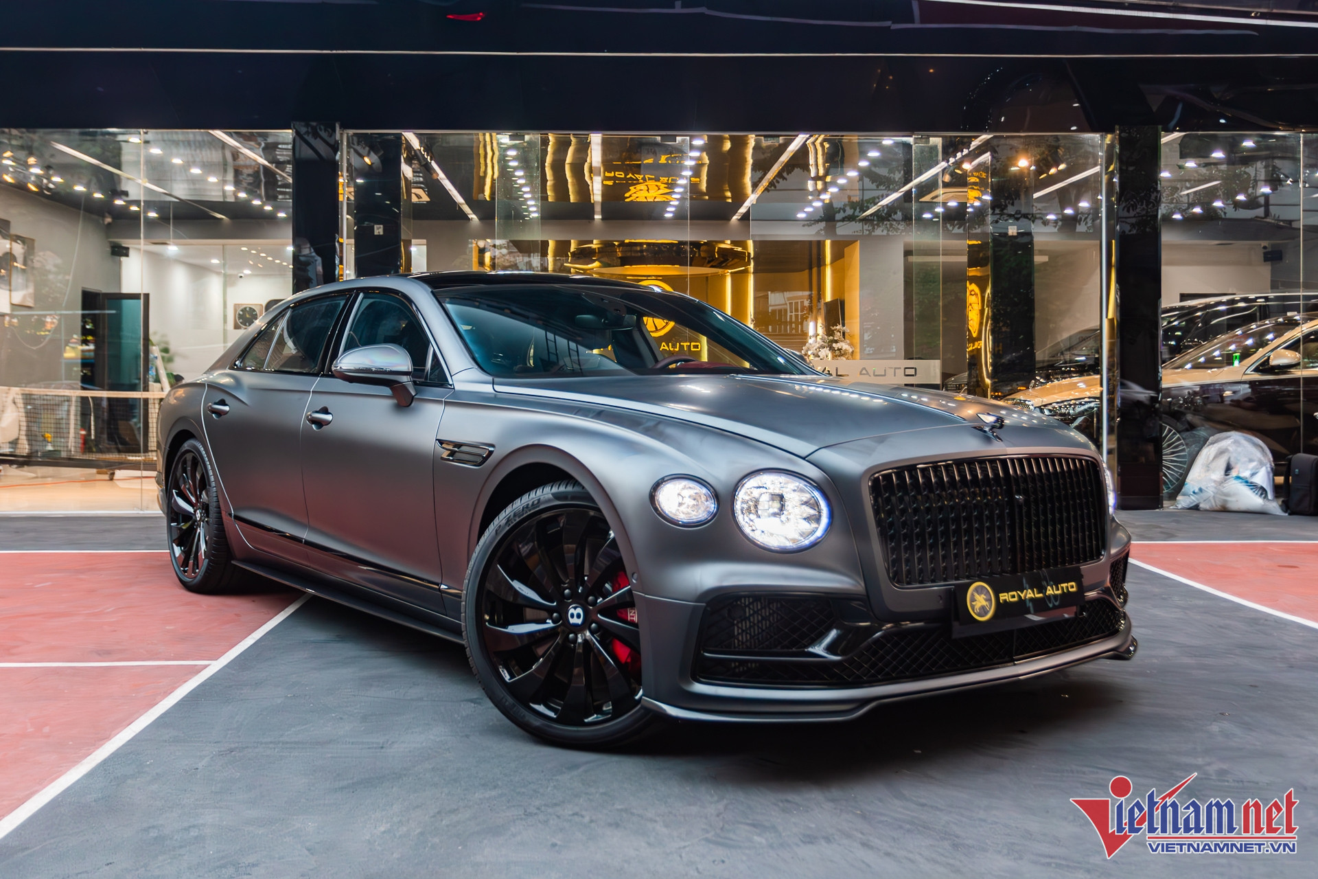 Xe siêu sang Bentley giá gần 15 tỷ sắp 'lột xác', bị chê mất chất sang https://static-images.vnncdn.net/vps_images_publish/000001/000003/2025/11/9/w-bentley-flying-14jpg-1435.jpg