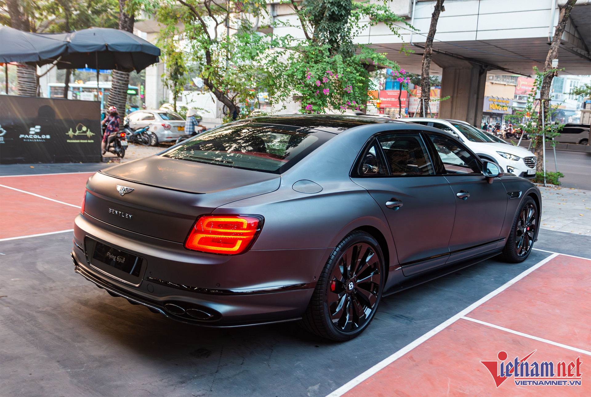 Xe siêu sang Bentley giá gần 15 tỷ sắp 'lột xác', bị chê mất chất sang https://static-images.vnncdn.net/vps_images_publish/000001/000003/2025/11/9/w-bentley-flying-15-1436.jpg