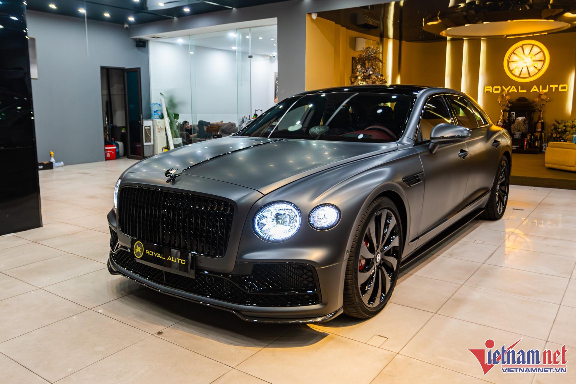 W-bentley flying 1.JPG.jpg