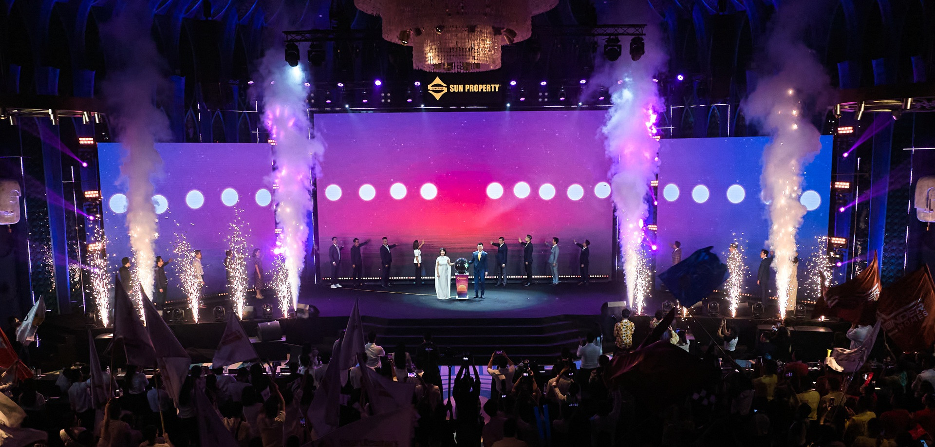 1.bam nut kick off do thi phu quoc.jpg