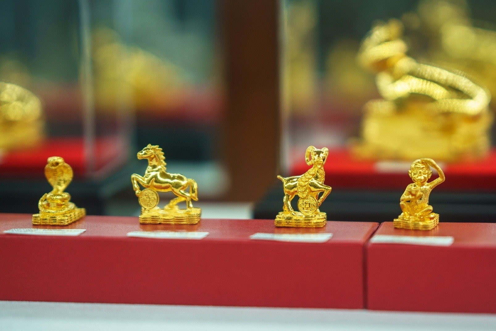 Giá vàng hôm nay 2/12/2025: Vàng miếng SJC kết phiên giảm 700 nghìn/lượng