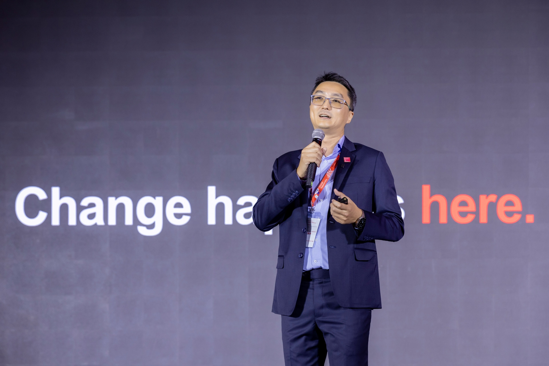 Ảnh 2 Ông Roland Wee.jpg