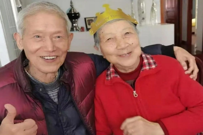 Cặp vợ chồng 'thế kỷ' nắm tay nhau suốt 76 năm, chia sẻ bí quyết hạnh phúc