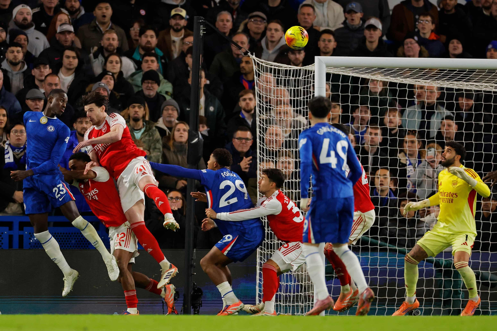 Chelsea chia điểm Arsenal: Niềm kiêu hãnh The Blues