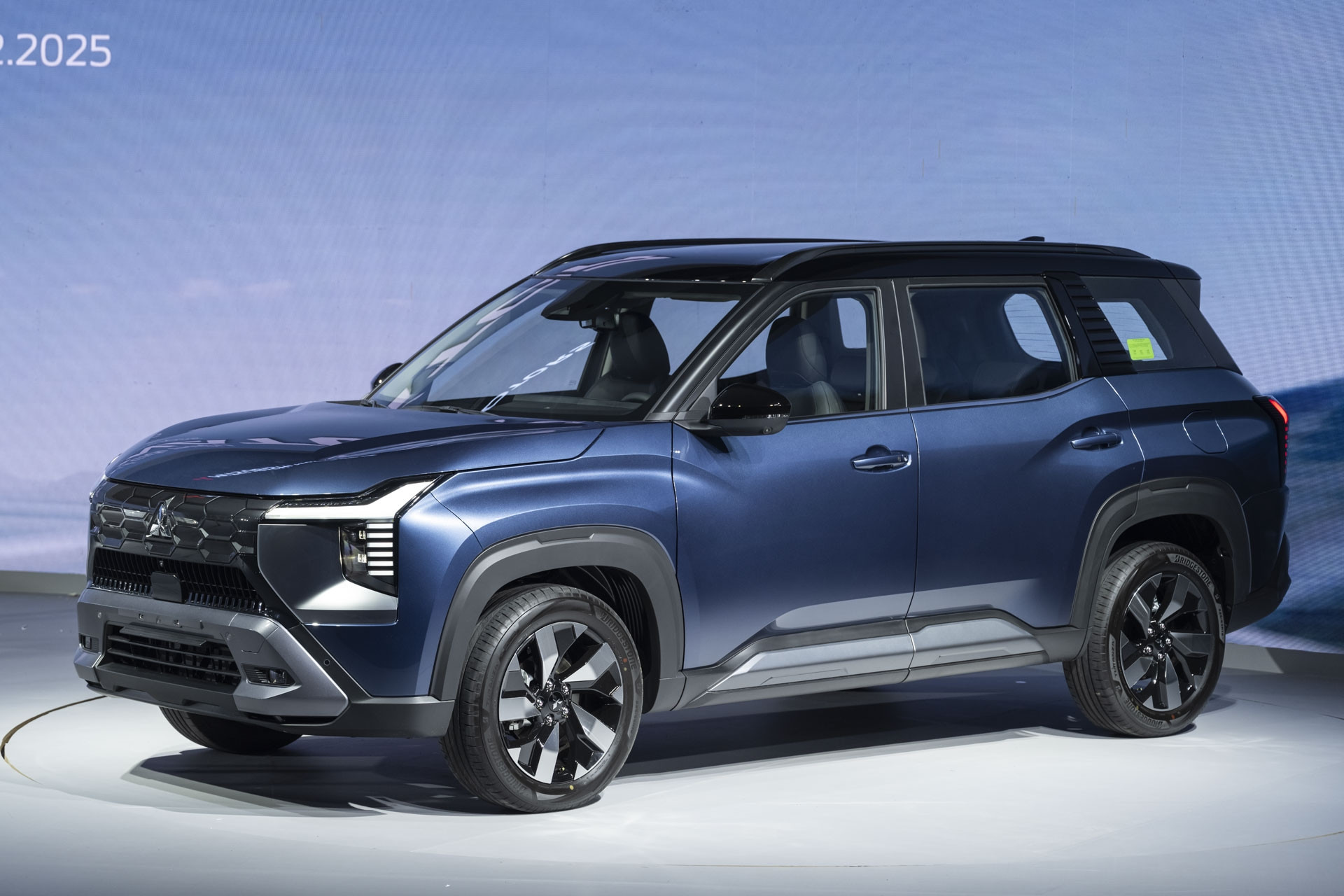 Giá từ 780 triệu, SUV 7 chỗ Mitsubishi Destinator có &apos;vợt khách&apos; của Mazda CX-5?