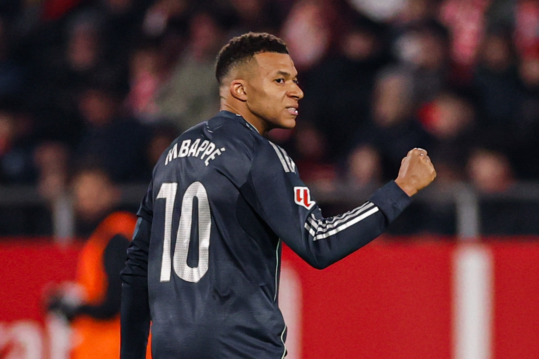 Mbappe lập công, Real Madrid vẫn mất ngôi đầu vào tay Barca