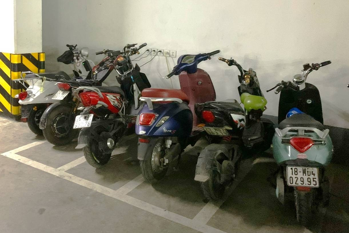 Hà Nội cấm xe máy xăng, chủ nhà trọ lúng túng