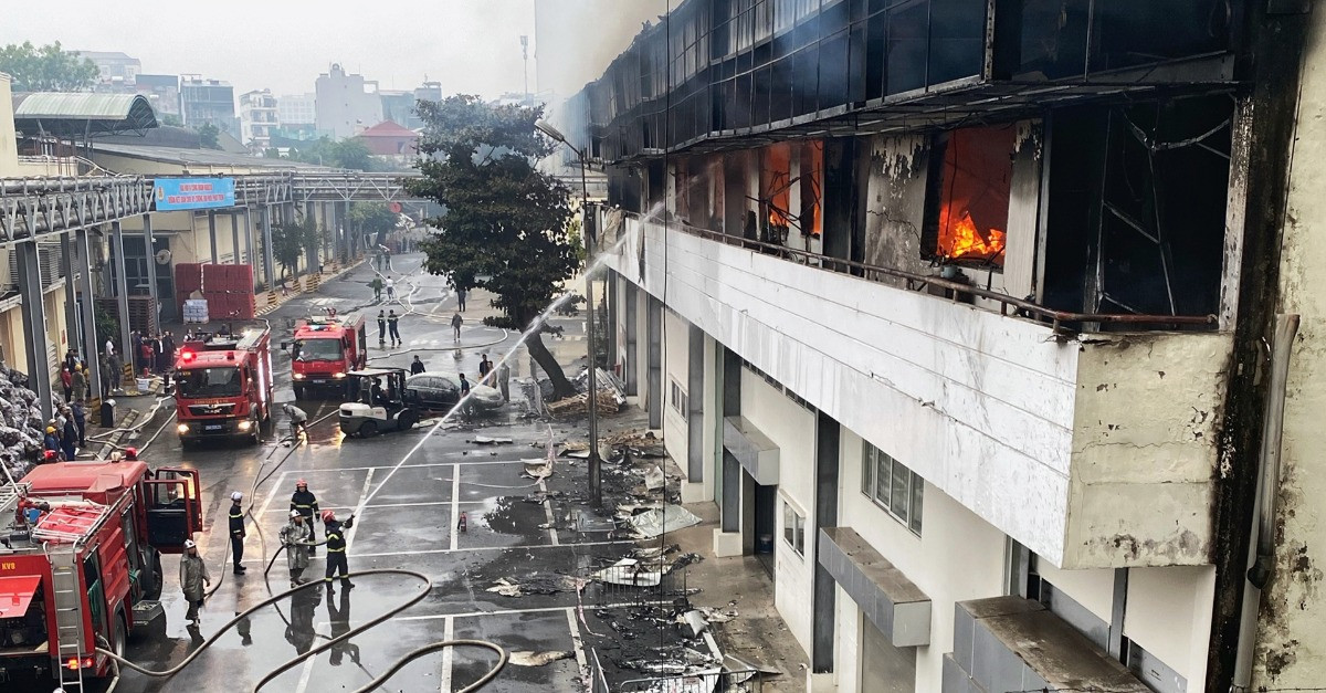 Cận cảnh hiện trường vụ cháy tại Nhà máy bia Hà Nội Habeco