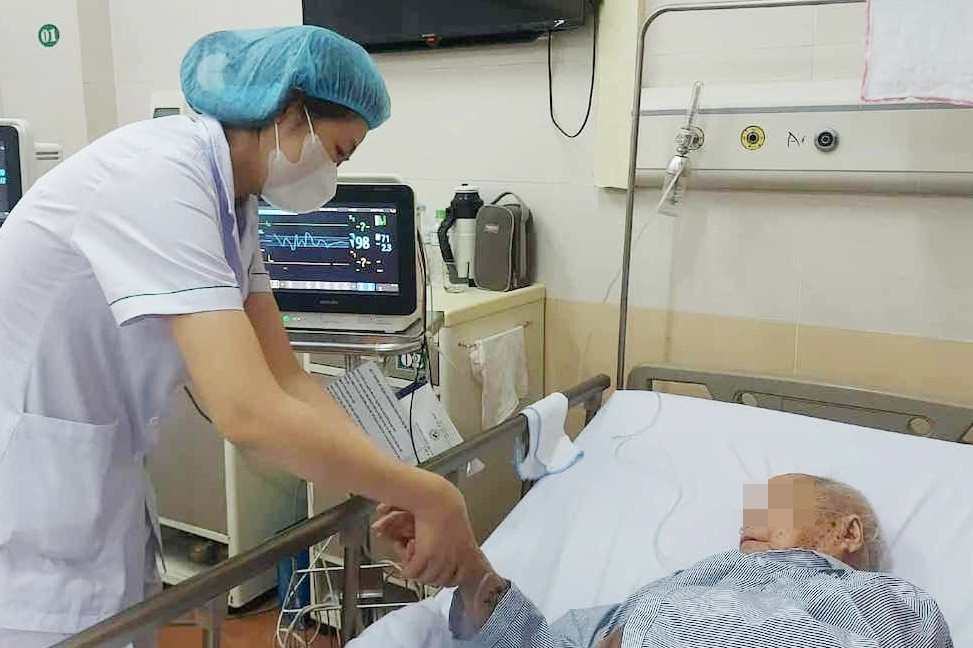 Miễn viện phí toàn dân thực hiện theo 3 giai đoạn, yêu cầu cấp thiết phải làm