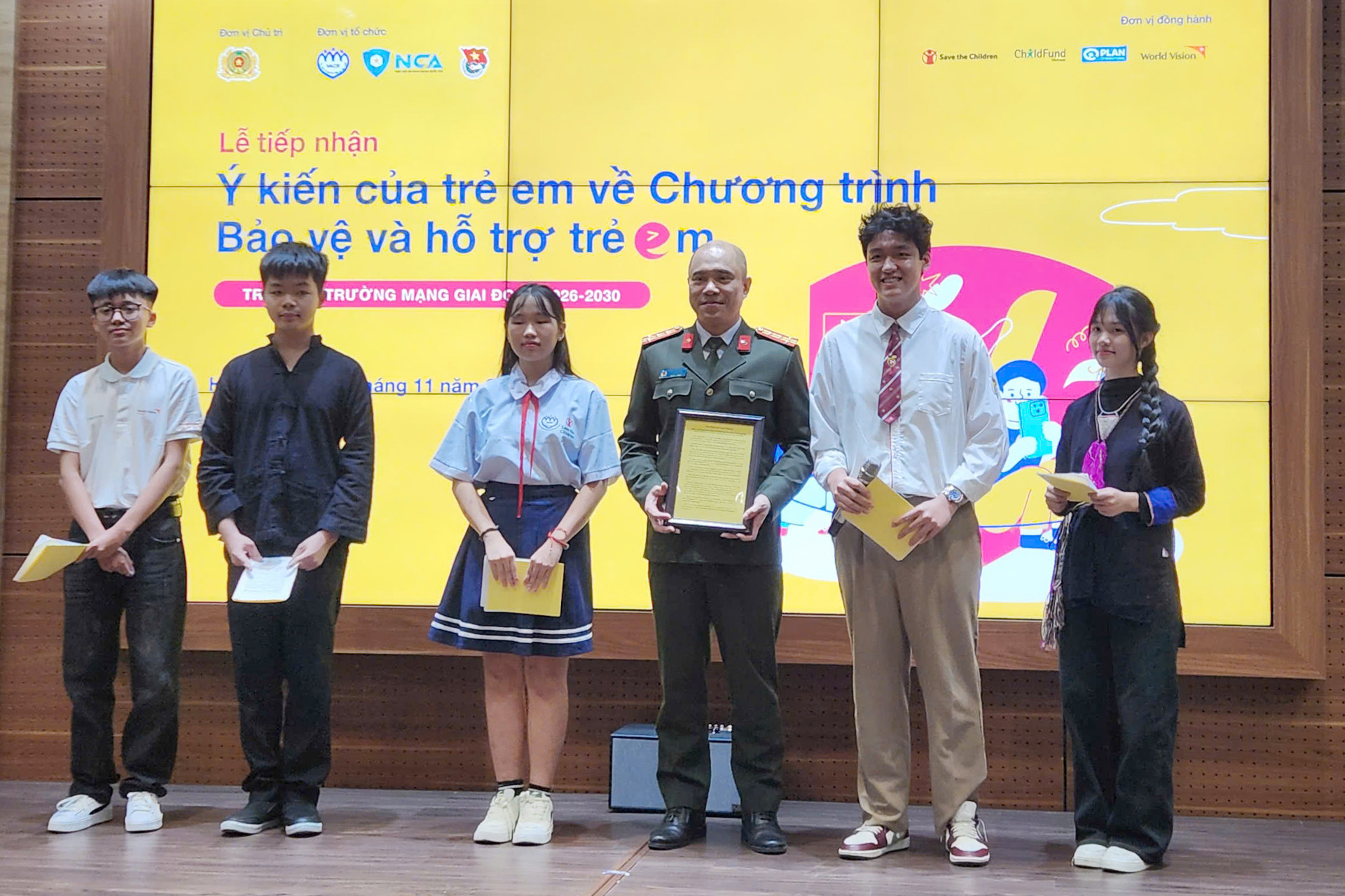 tiep nhan y kien tre em 01.jpg