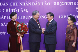 Tổng Bí thư Tô Lâm nhận Huân chương Vàng Quốc gia của Lào
