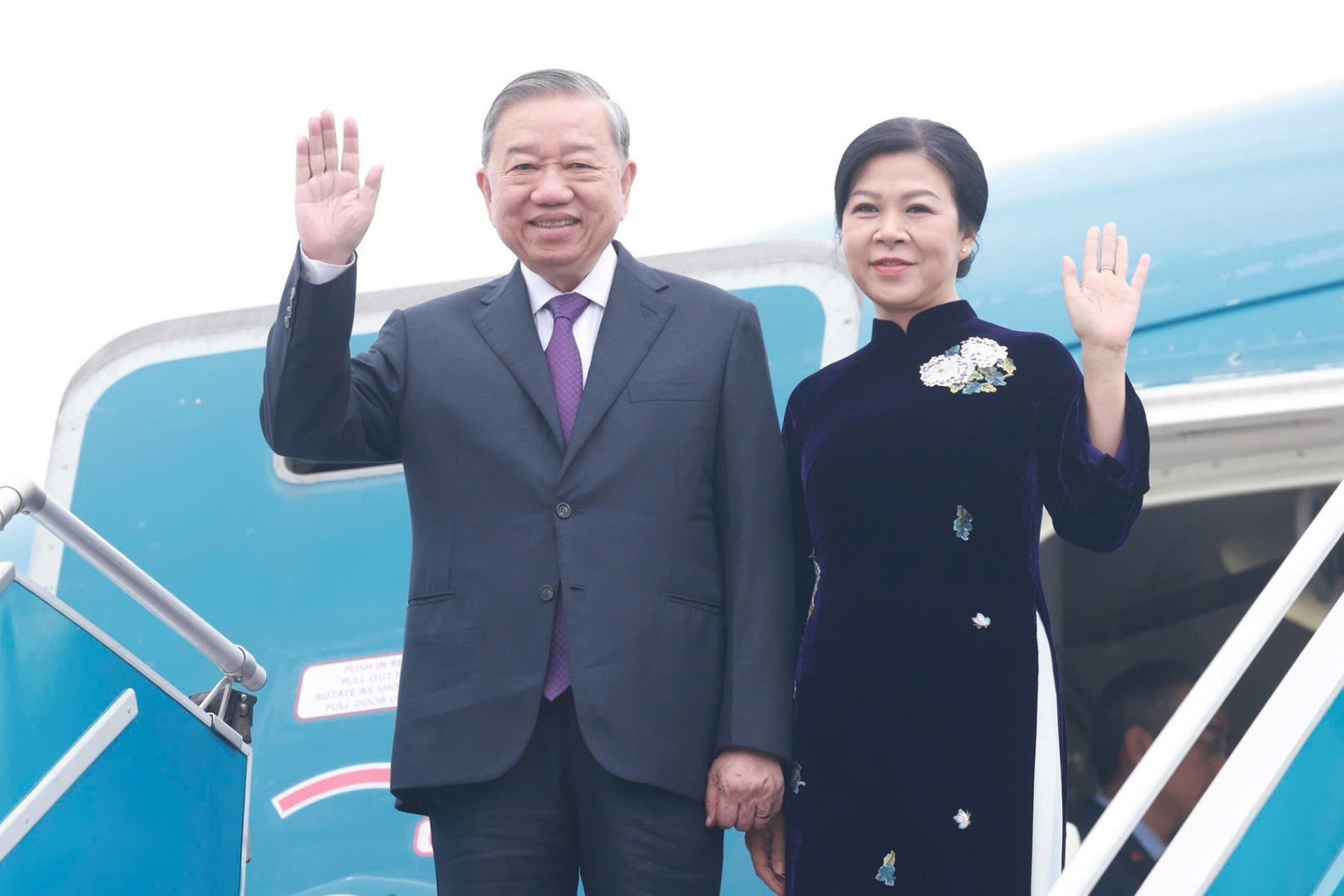 Tổng Bí thư Tô Lâm và phu nhân lên đường thăm Lào và dự Quốc khánh Lào