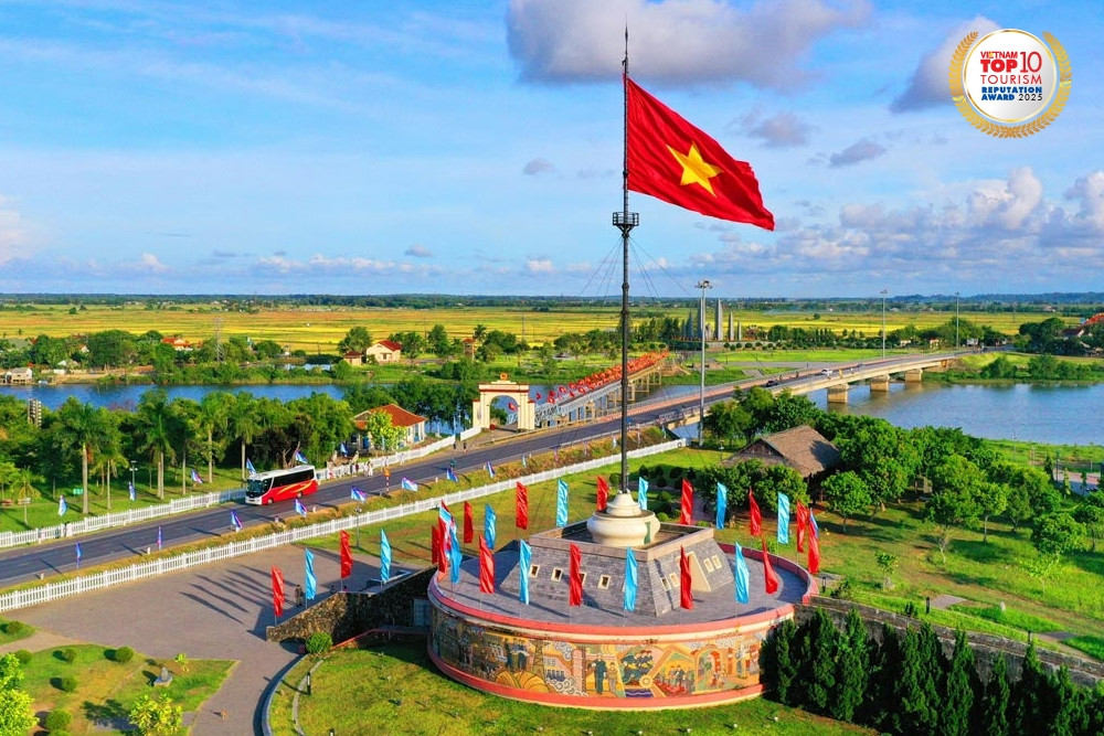 Top 10 Công ty du lịch uy tín và Top 5 khách sạn, resort uy tín năm 2025