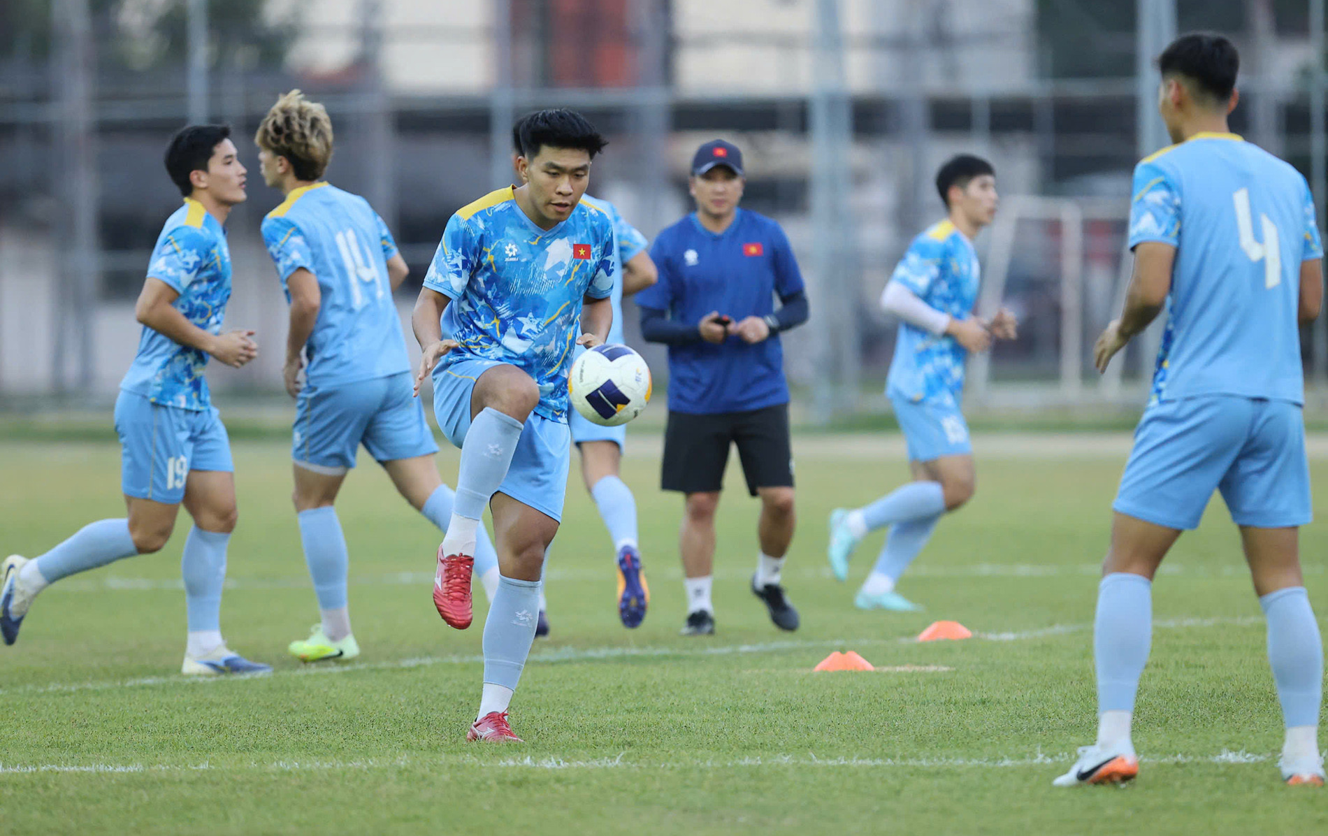 U22 Việt Nam rèn 'chiêu tủ' chờ đấu Lào trên đất Thái Lan u22 viet nam 2.jpg