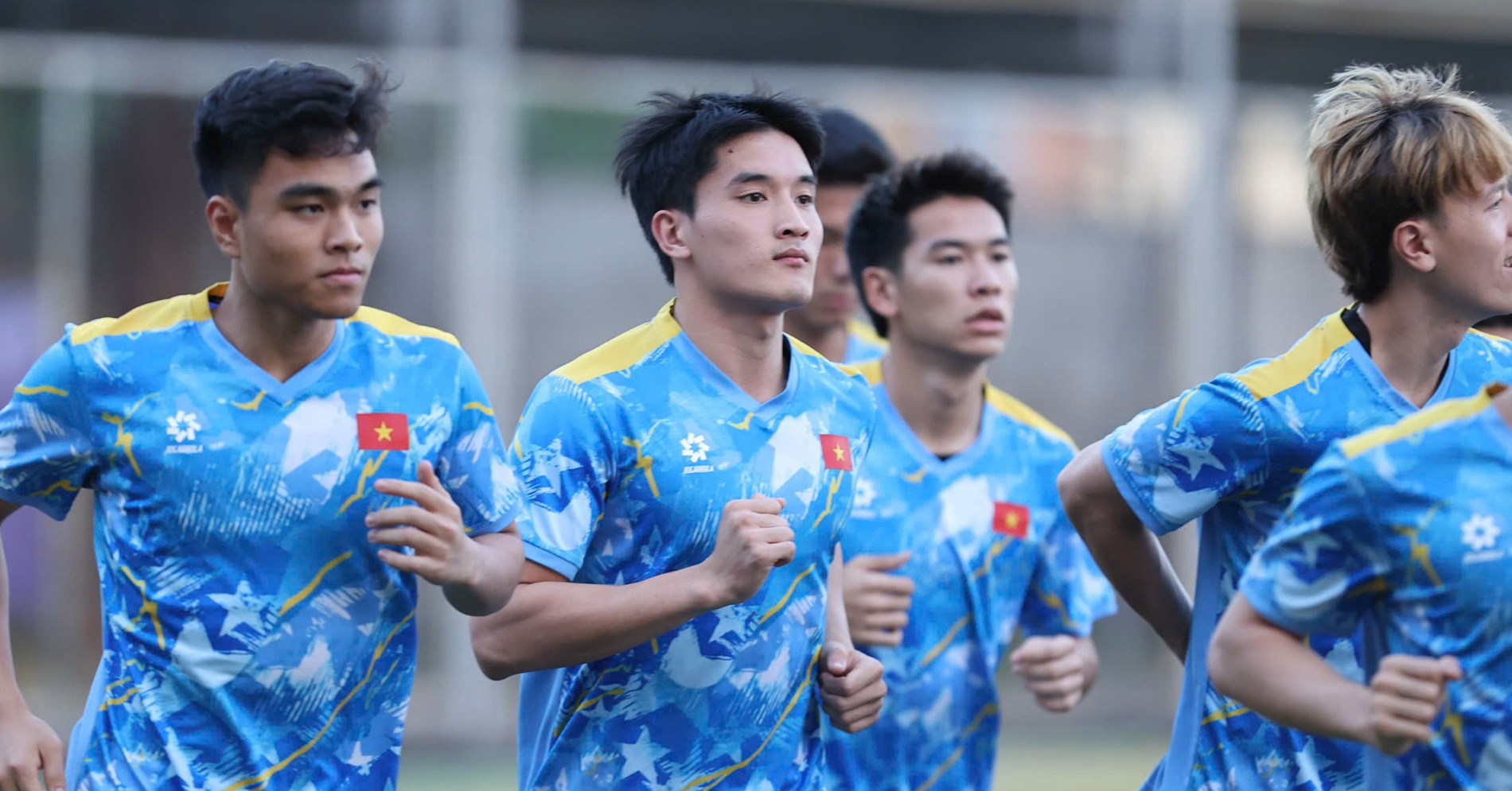 U22 Việt Nam rèn 'chiêu tủ' chờ đấu Lào trên đất Thái Lan