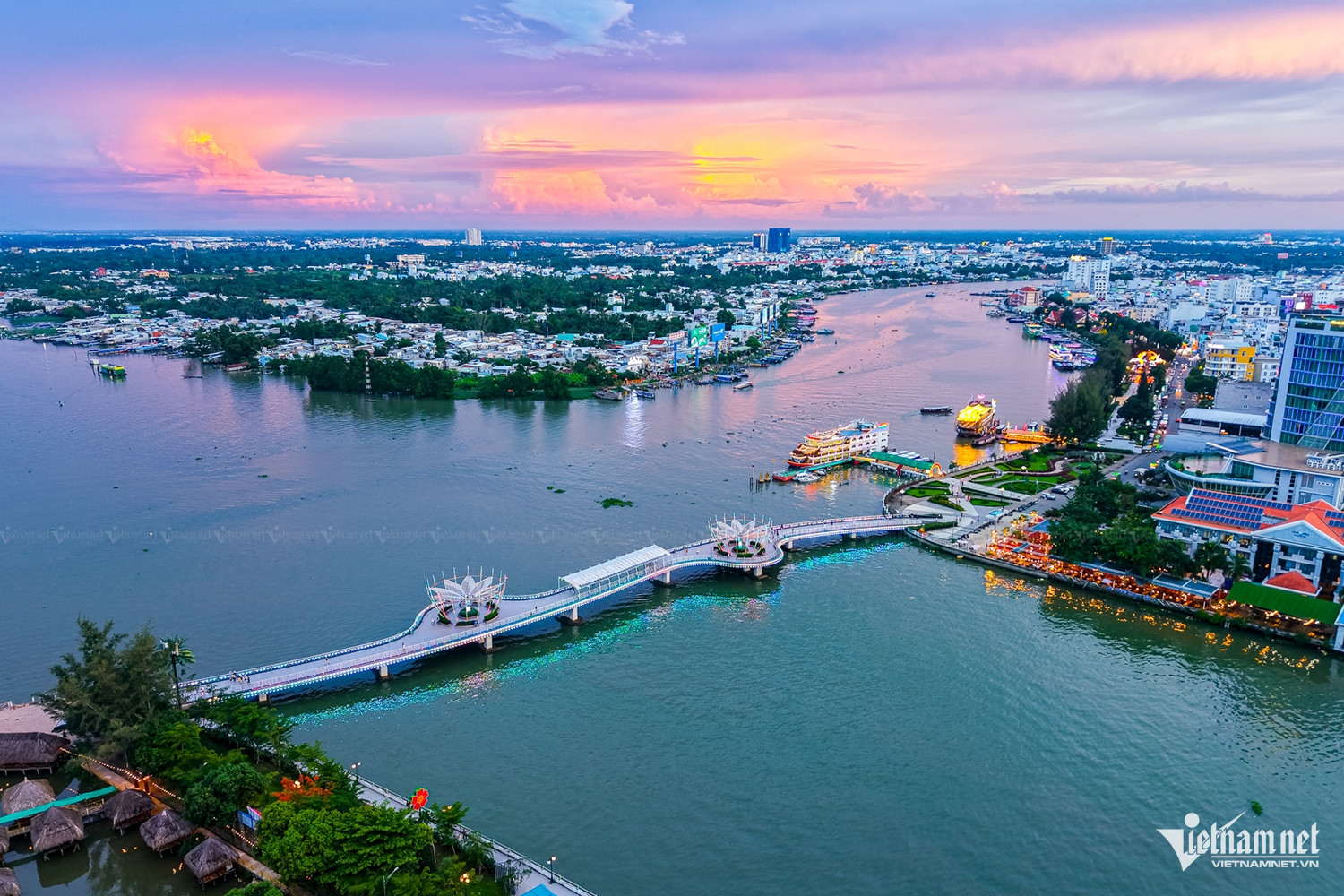 W-cầu đi bộ.jpg