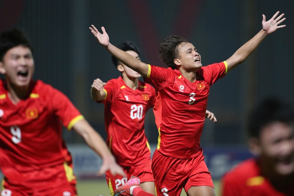 U17 Thái Lan lách qua khe cửa hẹp, lấy vé đi VCK U17 châu Á Xác định 16 đội bóng dự VCK U17 châu Á 2026: Ấn tượng U17 Việt Nam