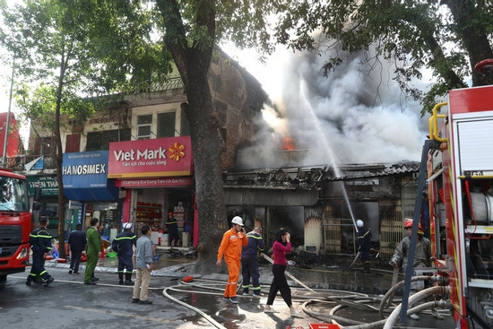 Bản tin chiều 10/12: Cháy nhà trên phố Lò Đúc ở Hà Nội