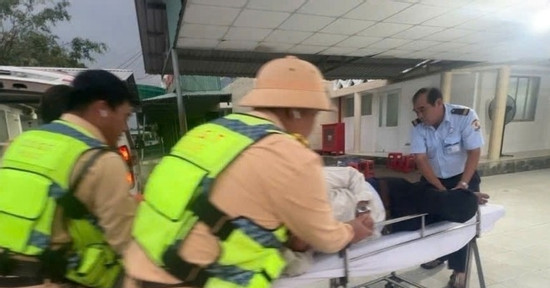 Bản tin cuối ngày 10/12: CSGT cứu sống hành khách ngưng thở trên xe giường nằm