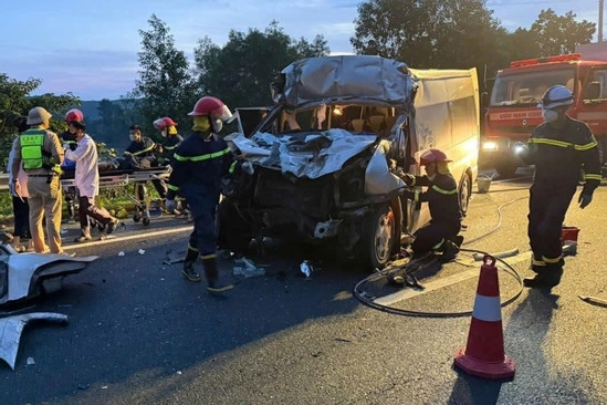 Bản tin trưa 10/12:Vụ tai nạn làm 4 người tử vong:Cao tốc không có trạm dừng