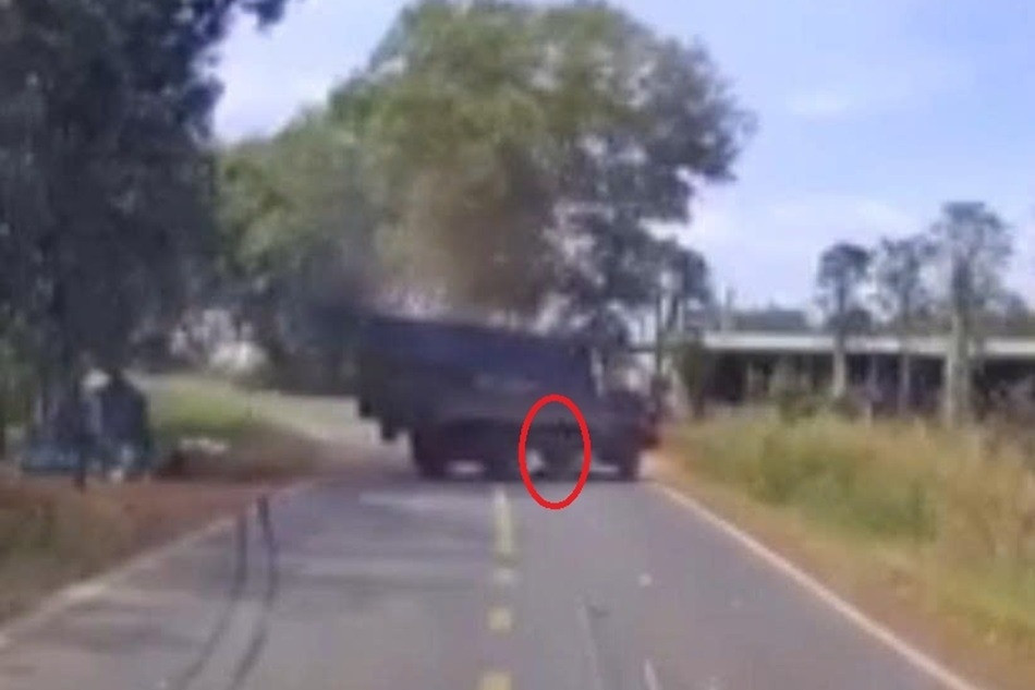 Bị ô tô tông rồi cán qua, người đàn ông tử vong tại chỗ