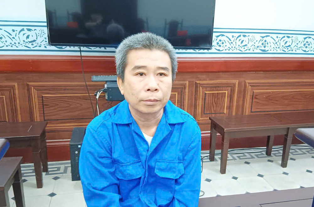 Anh rút dao chém em gái cùng mẹ khác cha trọng thương rồi tự sát