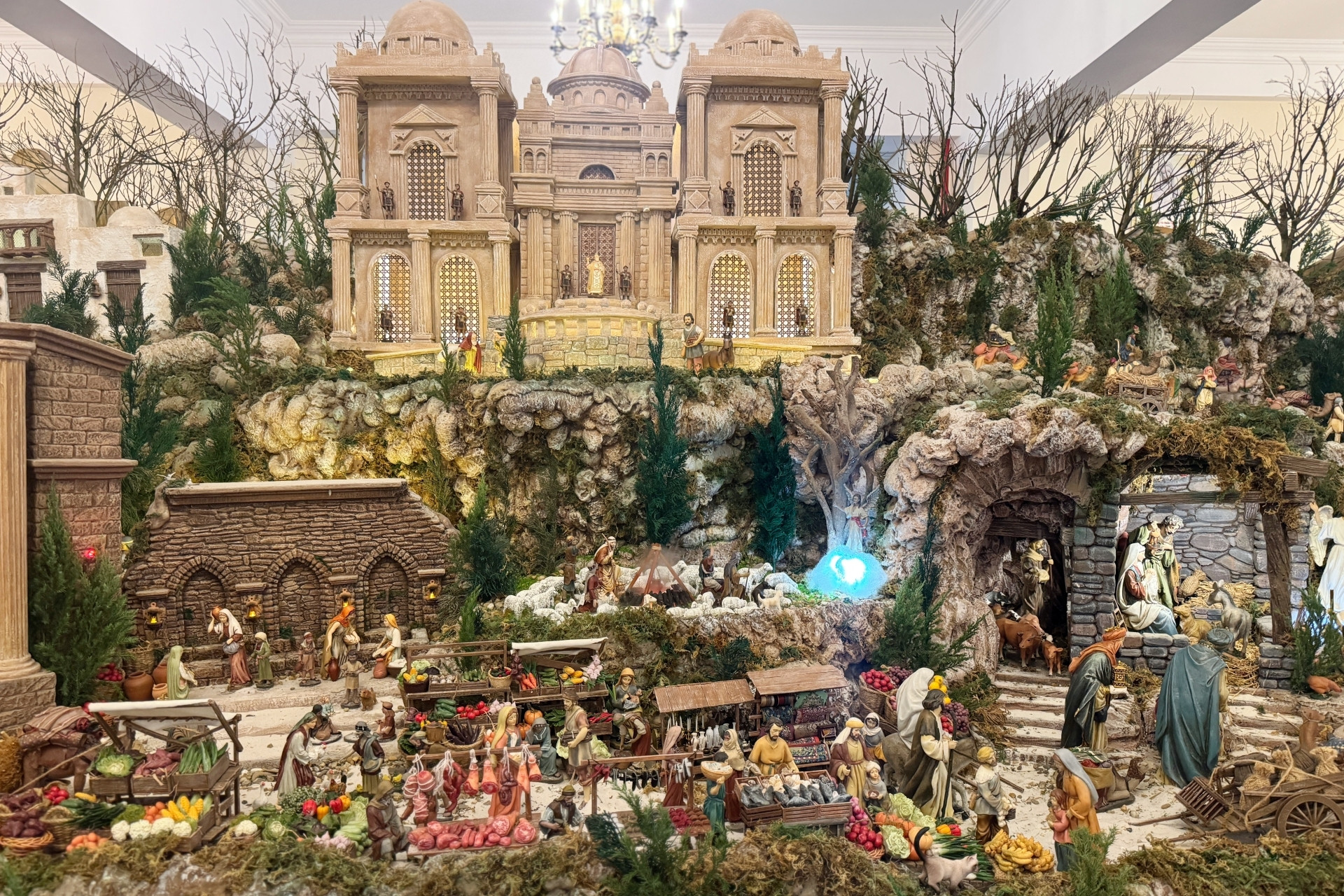 Hang đá Giáng sinh hơn 7m ở Đồng Nai gây sốt với nghìn chi tiết độc đáo