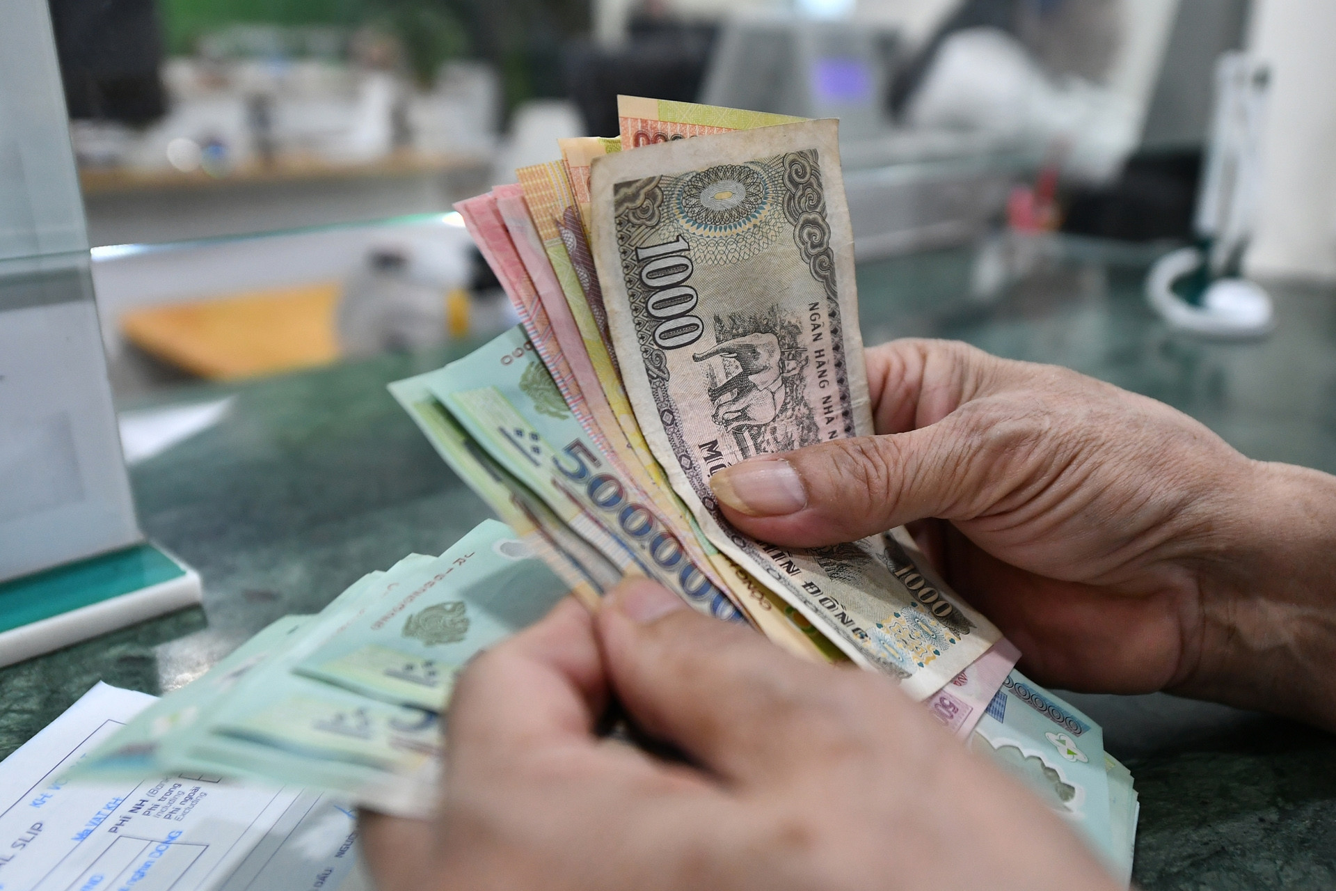 Kéo dài thời gian giải quyết chế độ cho người làm ngoài biên chế tại các hội