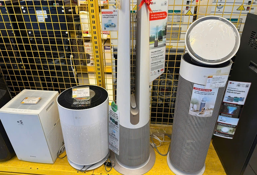 Không khí Hà Nội báo động đỏ, máy lọc không khí bán chạy