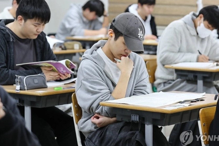 Viện trưởng xin từ chức vì đề thi tiếng Anh kiểu 'đánh đố'