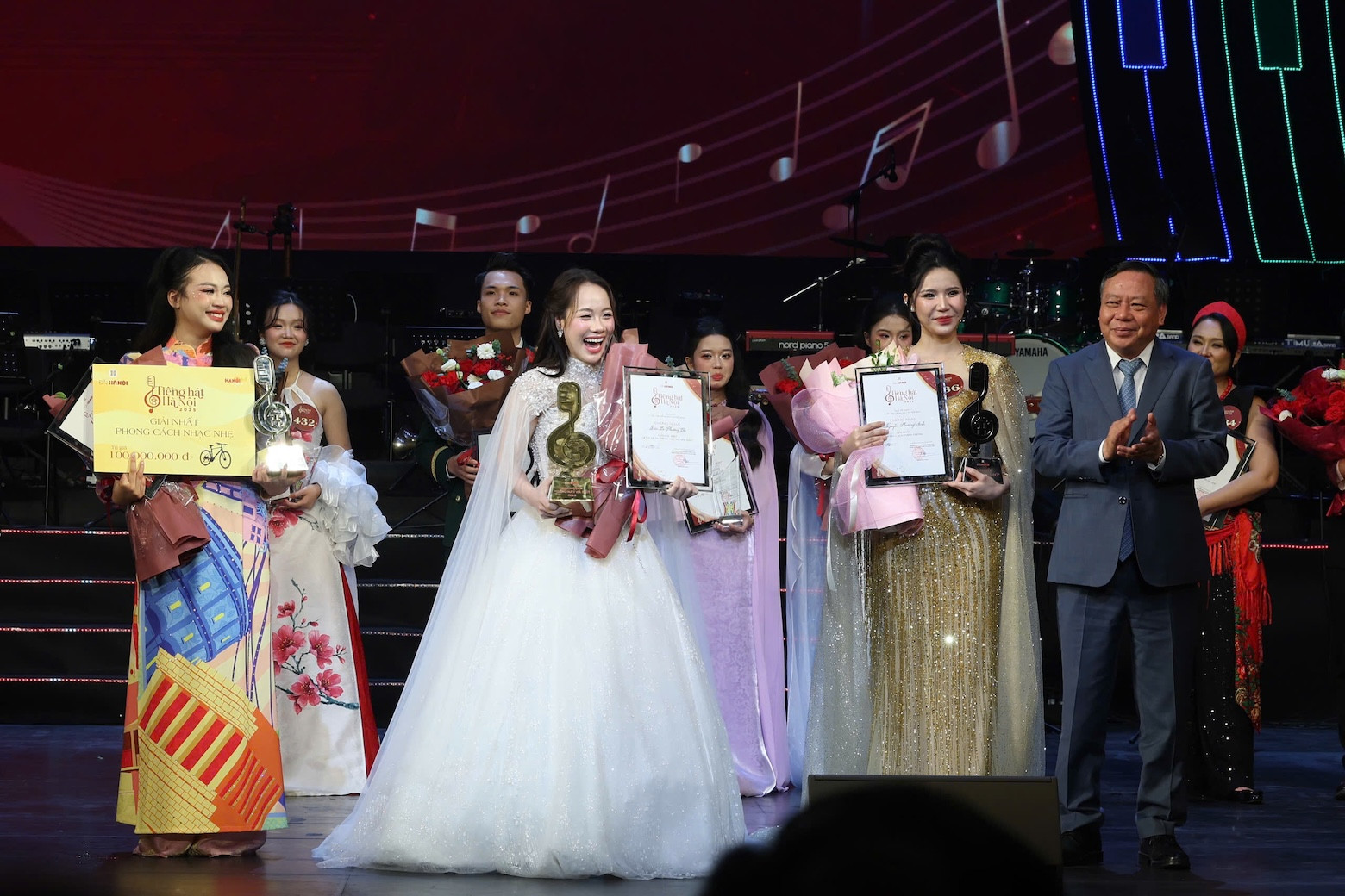 Quán quân & Giải Nhất 1.jpg