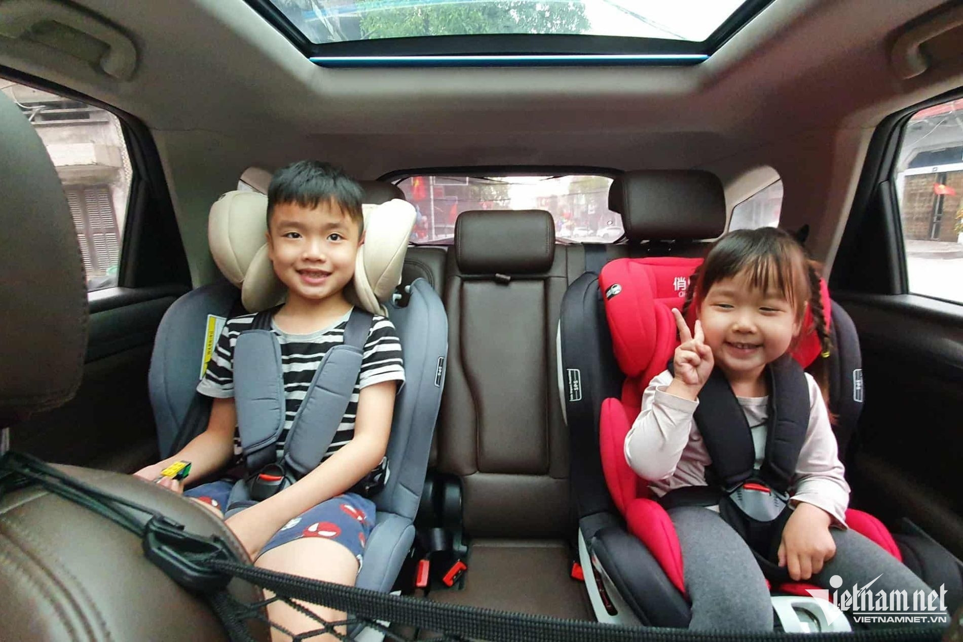 Quốc hội đồng ý taxi, xe công nghệ không phải lắp ghế an toàn cho trẻ