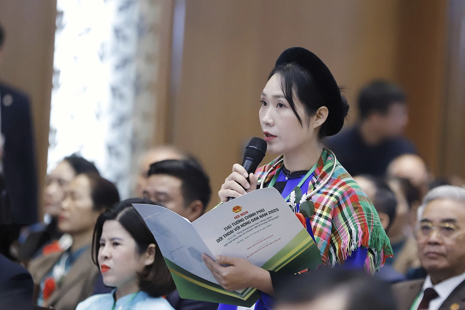 Thương mại điện tử 30 tỷ USD, nông dân vẫn phải leo đồi 'hứng sóng' livestream