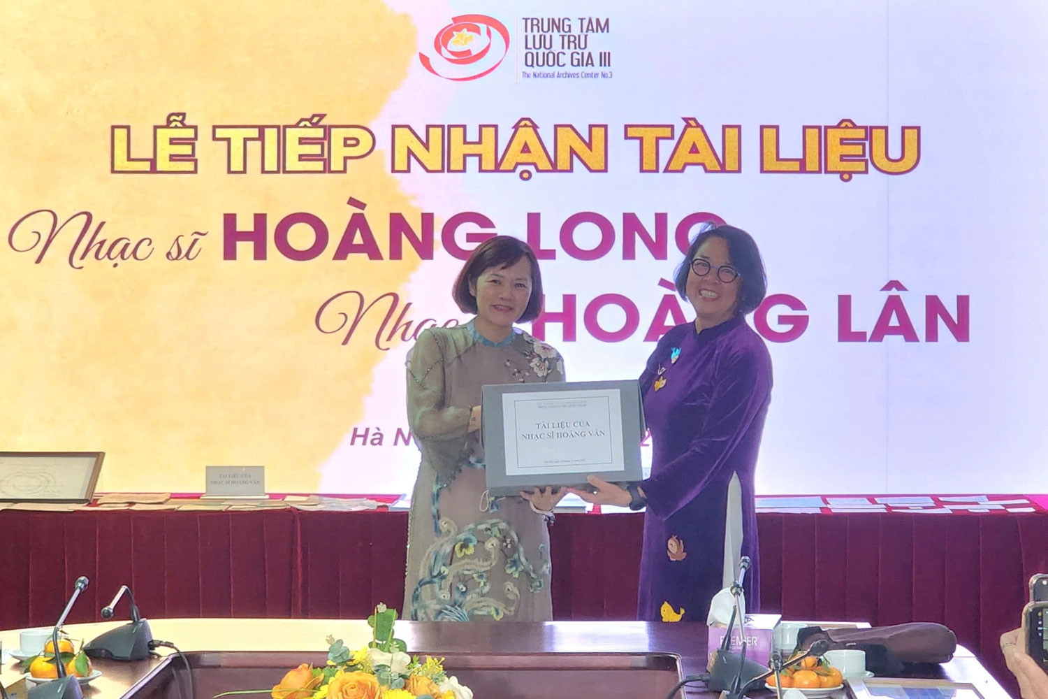 Tiếp nhận nhiều tư liệu quý về nhạc sĩ Hoàng Vân, Hoàng Long và Hoàng Lân