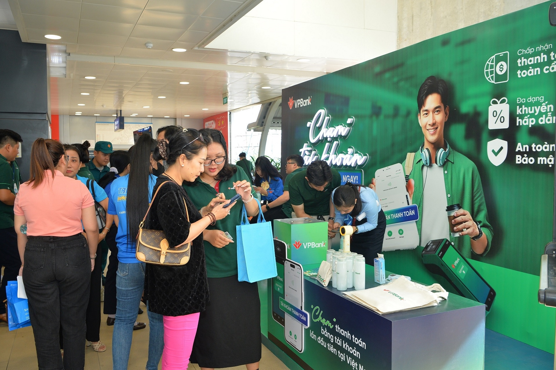 Trải nghiệm thanh toán ‘siêu tiện lợi’ Pay by Account tại tuyến metro số 1