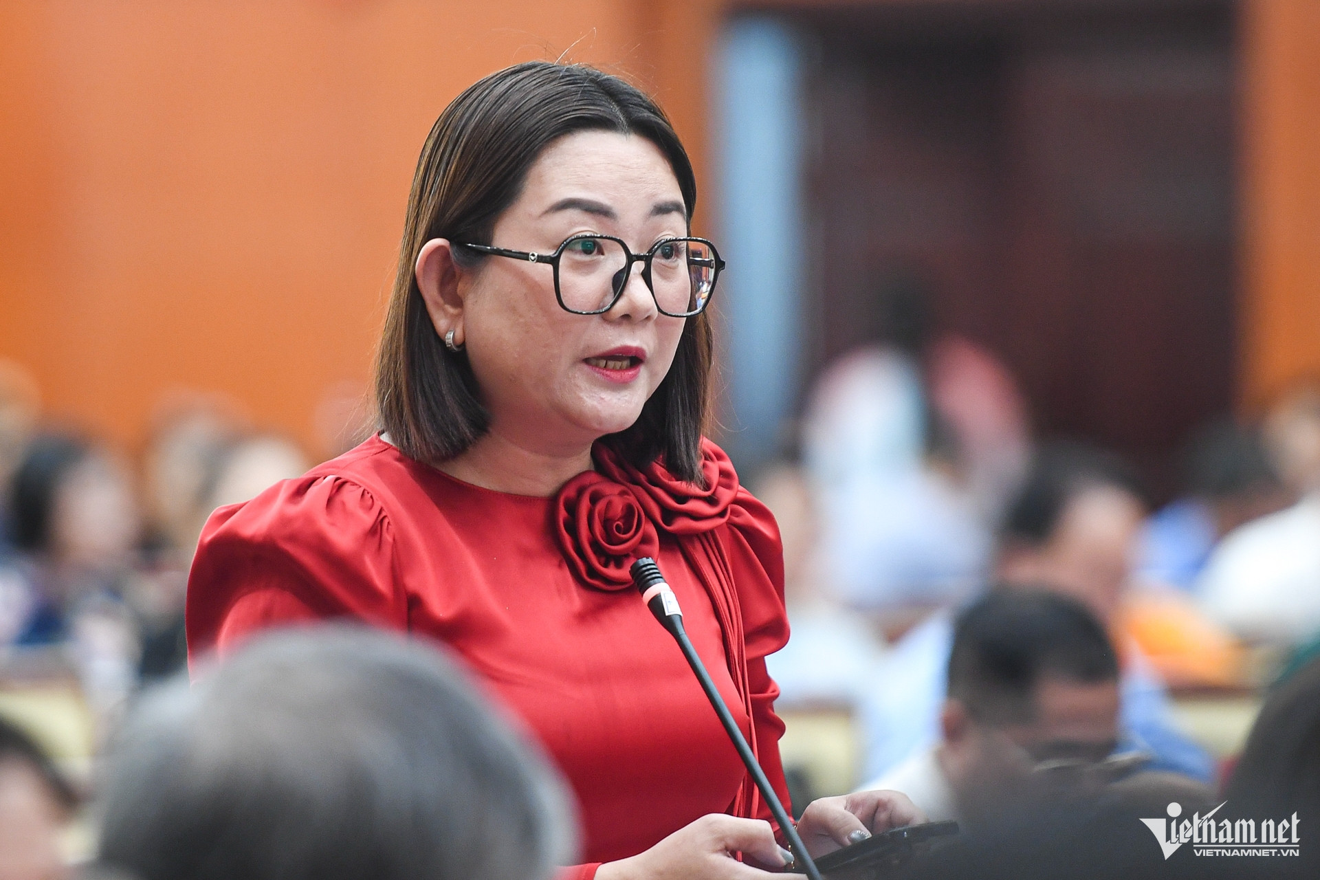 W-Châu Trương Hoàng Thảo.jpg